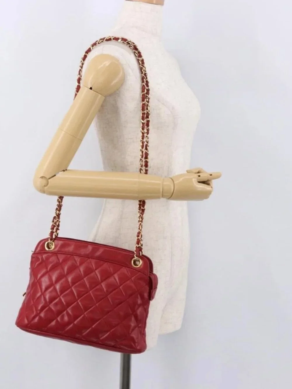 CHANEL Matelasse Chain Shoulder Bag Lamb Skin Red Gold CC Auth 187646